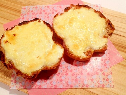 クルミパンで２層のチーズトースト